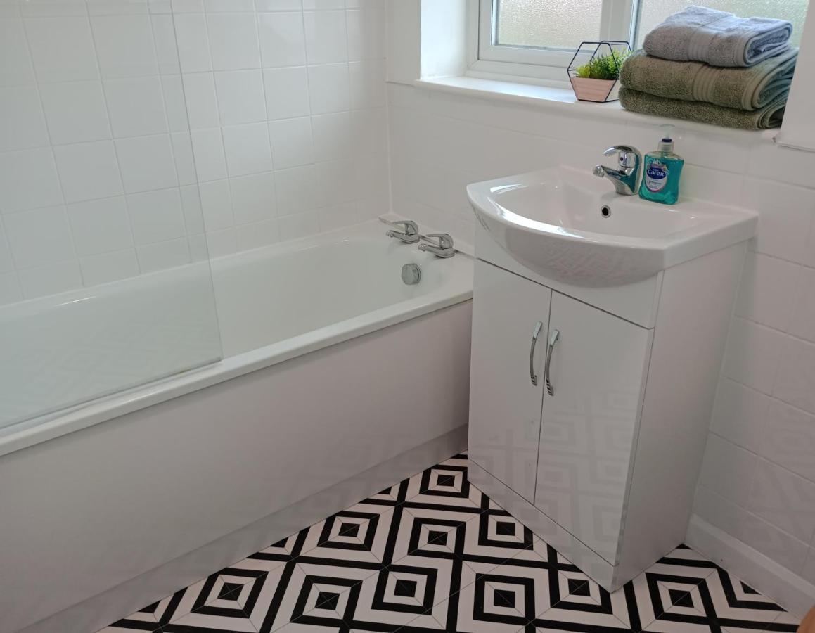 3Br House With Garden Near Bicester Village Bagian luar foto